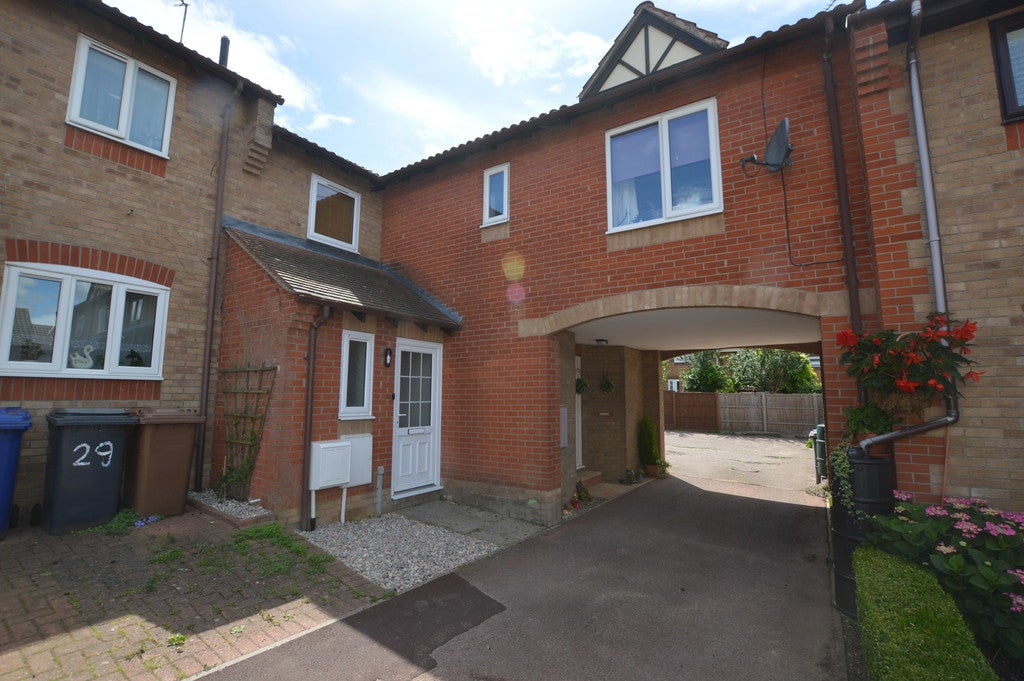 House Emsworth Close in West Suffolk