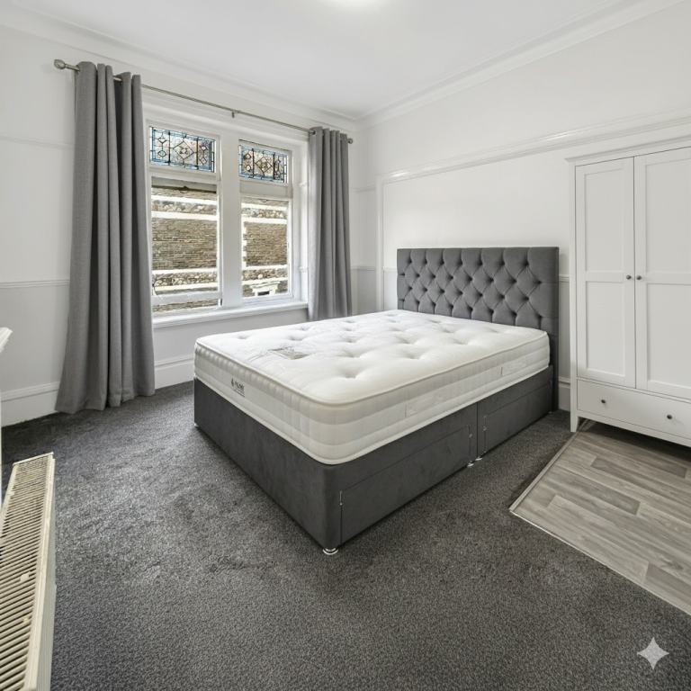 Room Cathedral Road in Cardiff