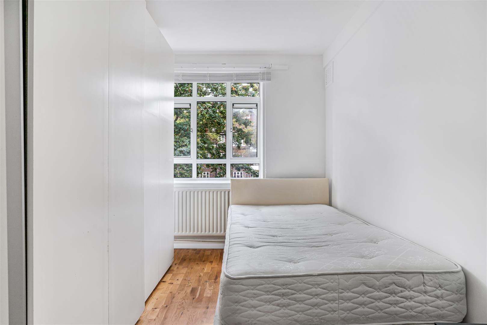 Flat Westway in Greater London