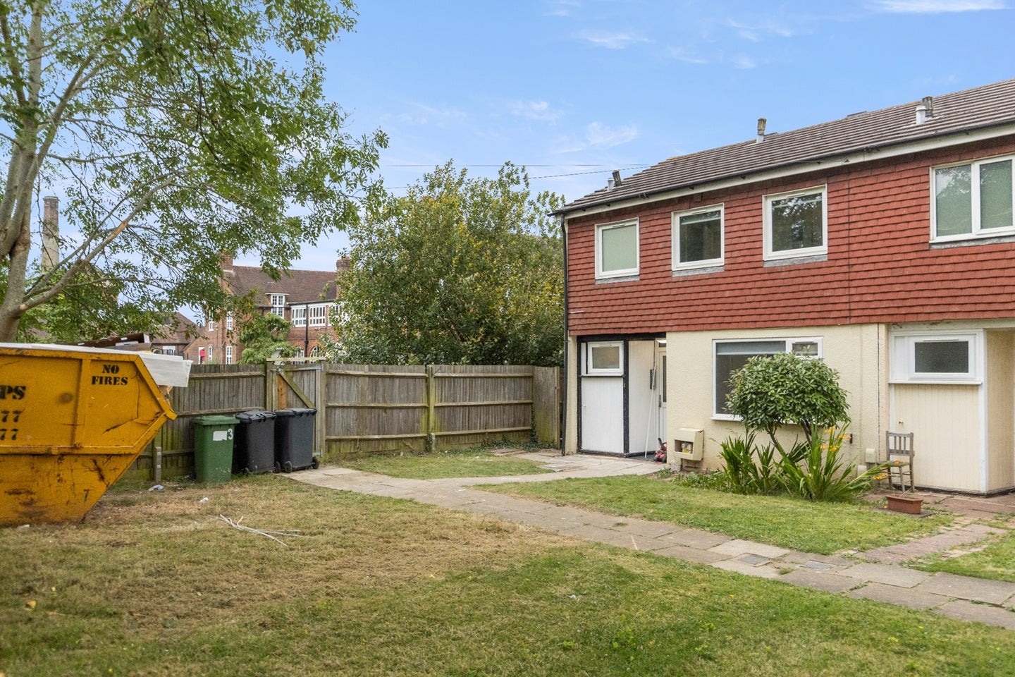 Room Falconer Road in Hertsmere