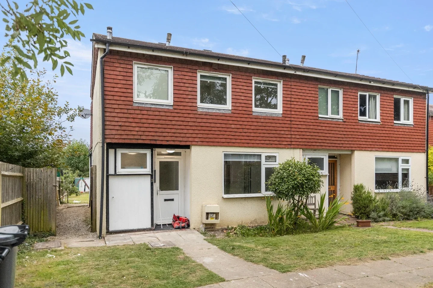 Room Falconer Road in Hertsmere