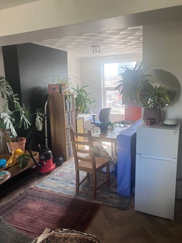 Flat Bromehead Street in Greater London