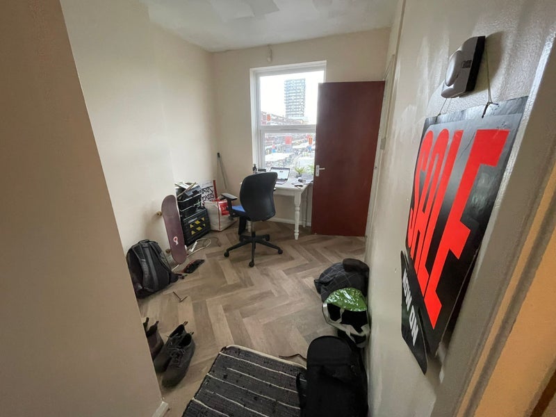 Flat Bromehead Street in Greater London