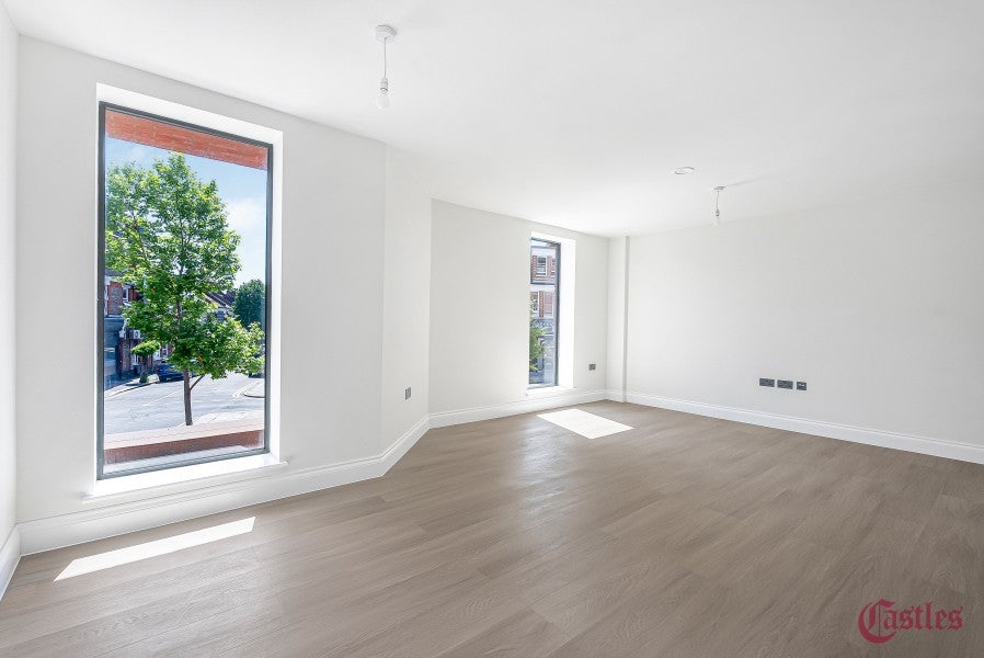 Flat Harold Road in Greater London