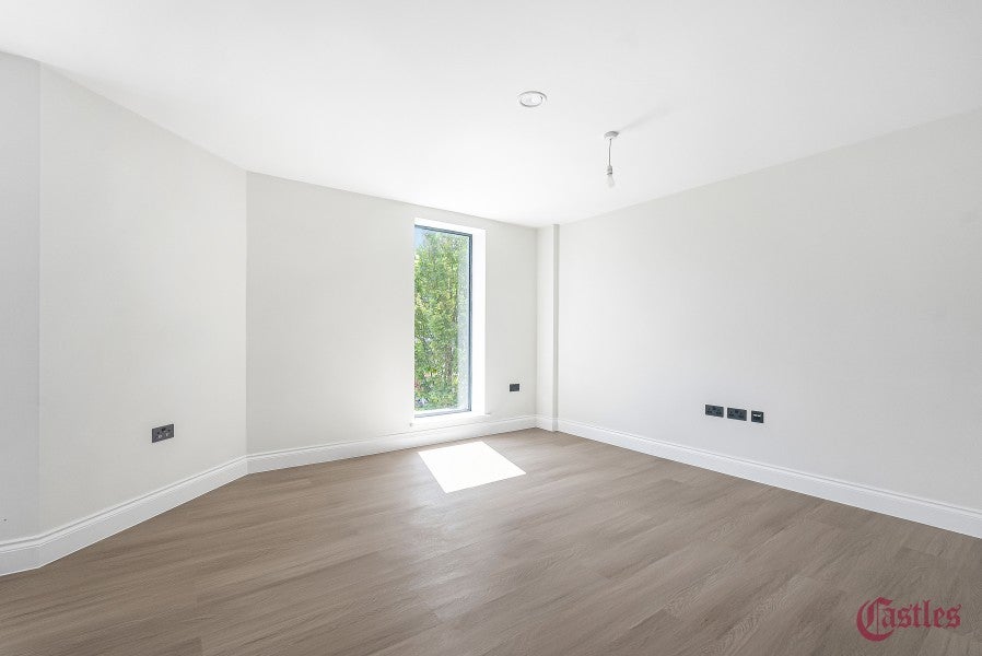 Flat Harold Road in Greater London