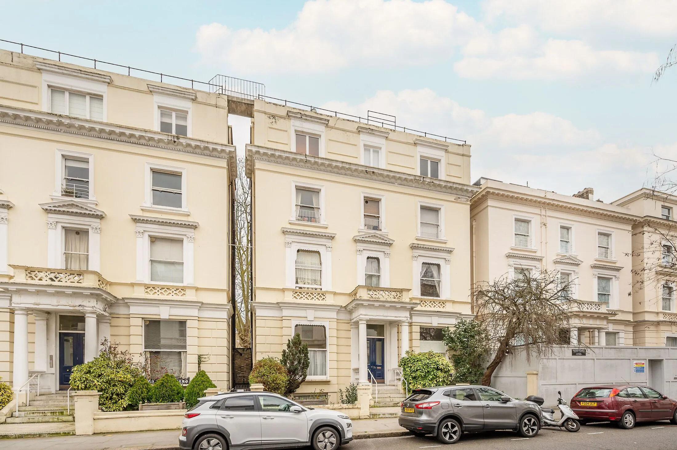 Flat Pembridge Gardens in Greater London