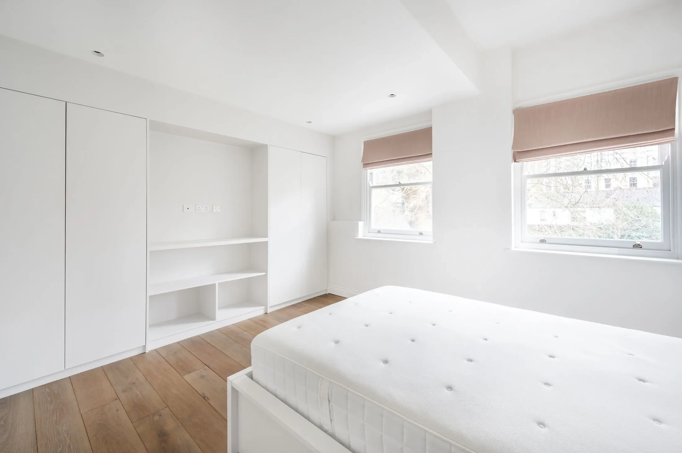 Flat Pembridge Gardens in Greater London