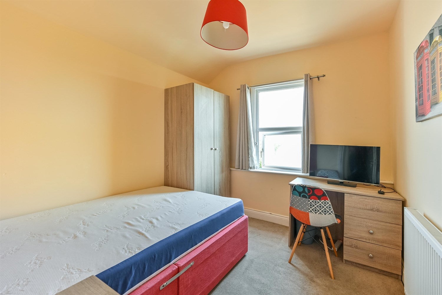 Room Waverley Road in Reading
