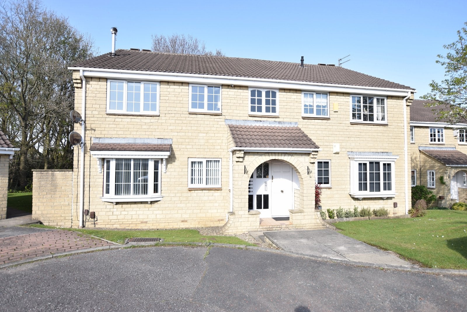 Flat Oakdene Drive in Leeds