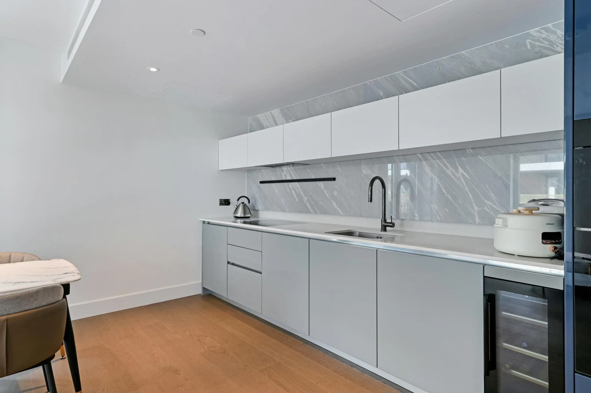 Flat Silver Road in Greater London