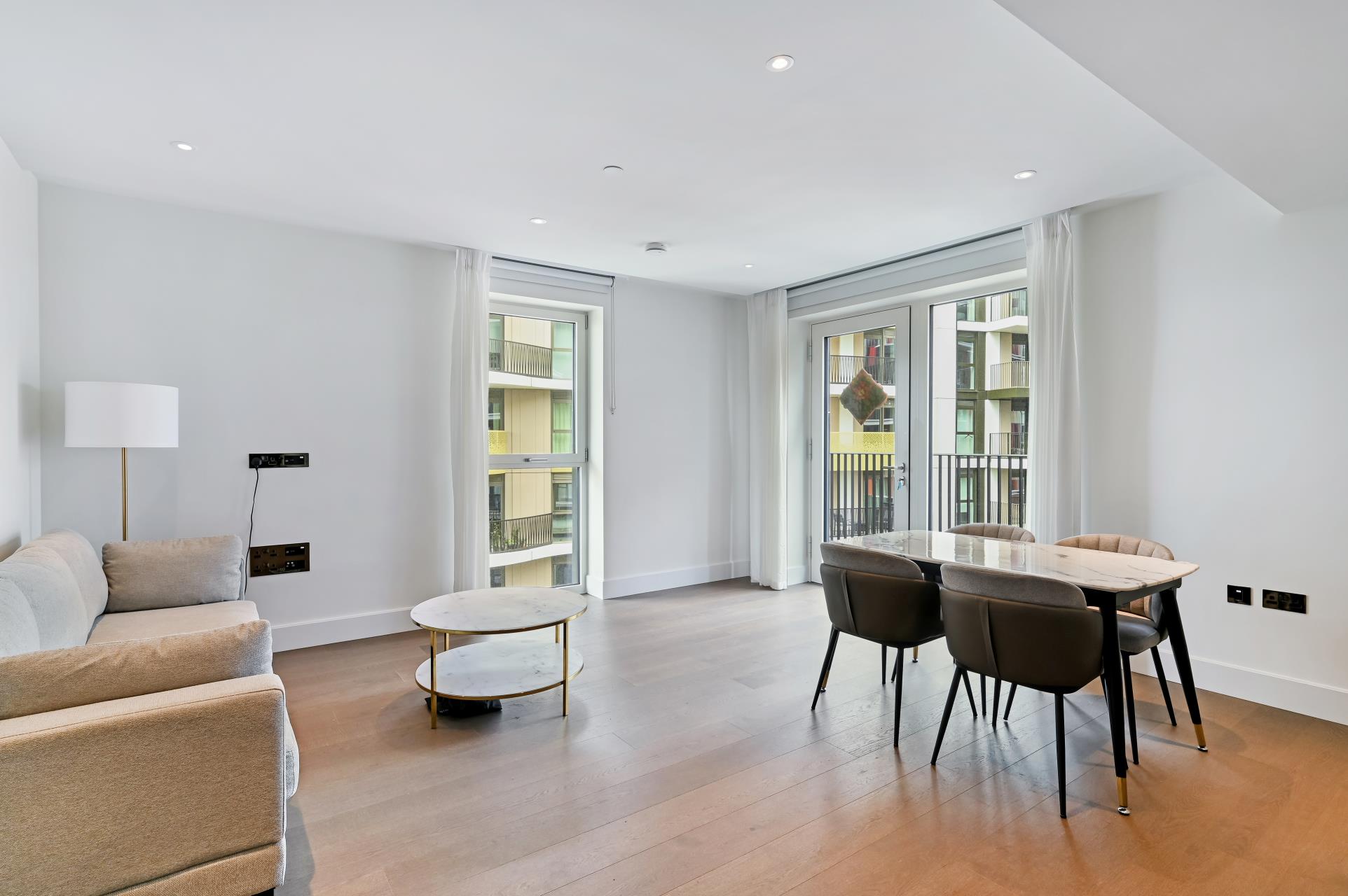 Flat Silver Road in Greater London