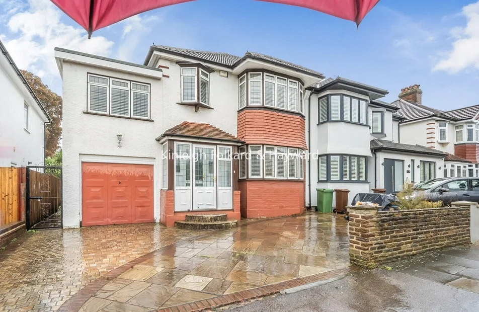 House Sherwood Way in London