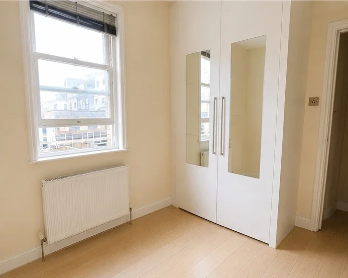 Flat Broomhill Road in Greater London