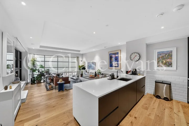 Flat Lyell Street in Greater London