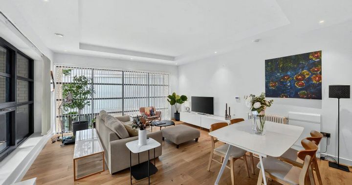 Flat Lyell Street in Greater London