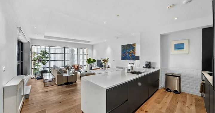 Flat Lyell Street in Greater London