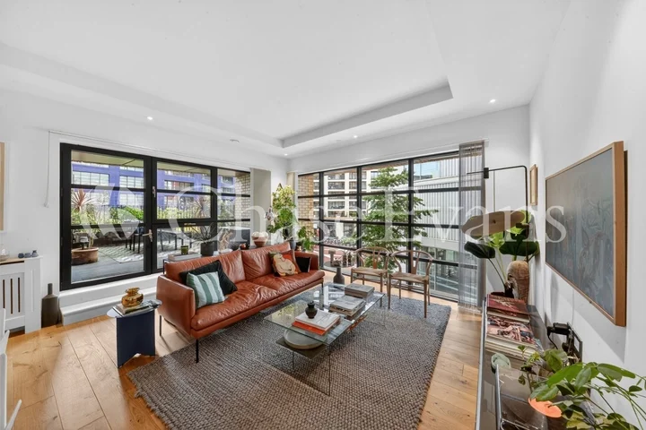 Flat Lyell Street in Greater London
