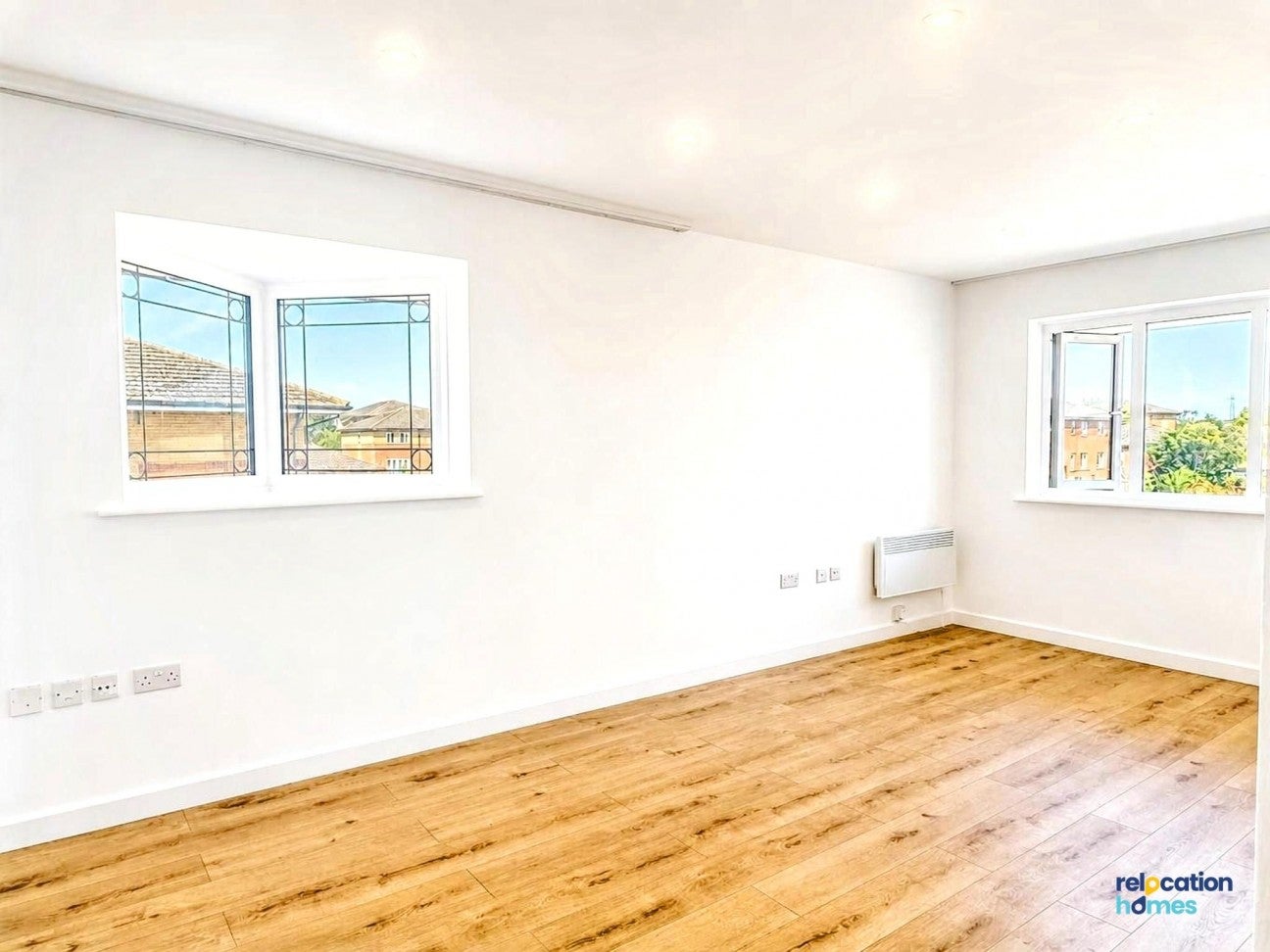 Flat Hennessy Road in Greater London
