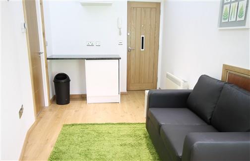 Flat Falconars Court in Newcastle upon Tyne