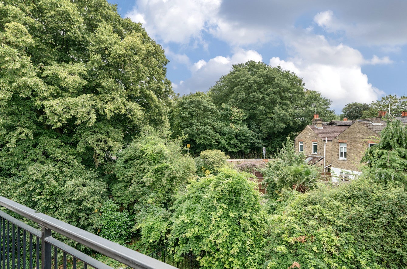 Flat Vale Road in Hertsmere