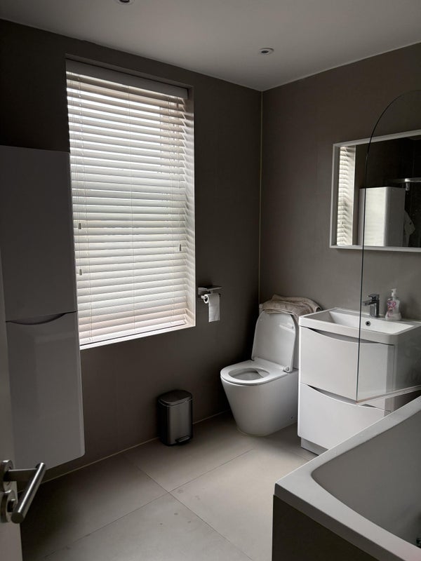 Room West Hampstead Mews in Greater London