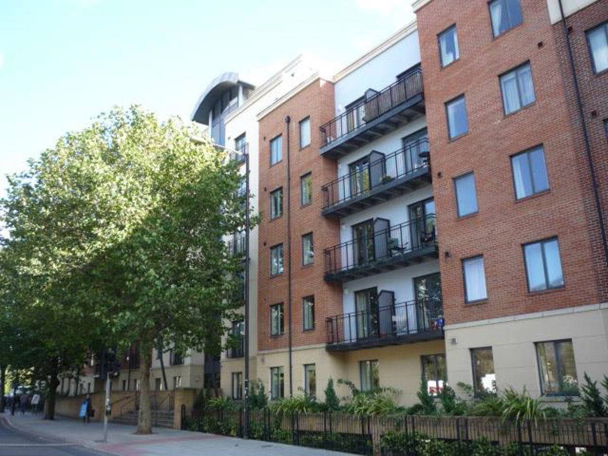 Flat Loiner Court in Leeds