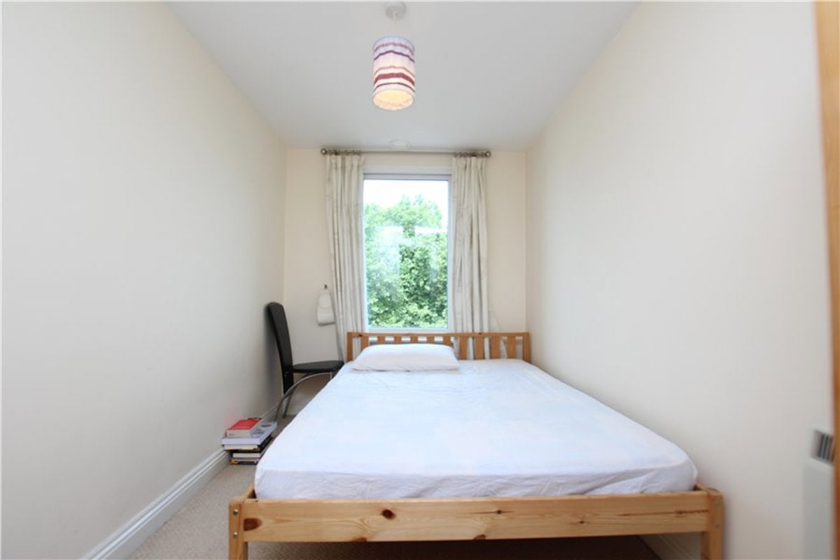 Flat Loiner Court in Leeds