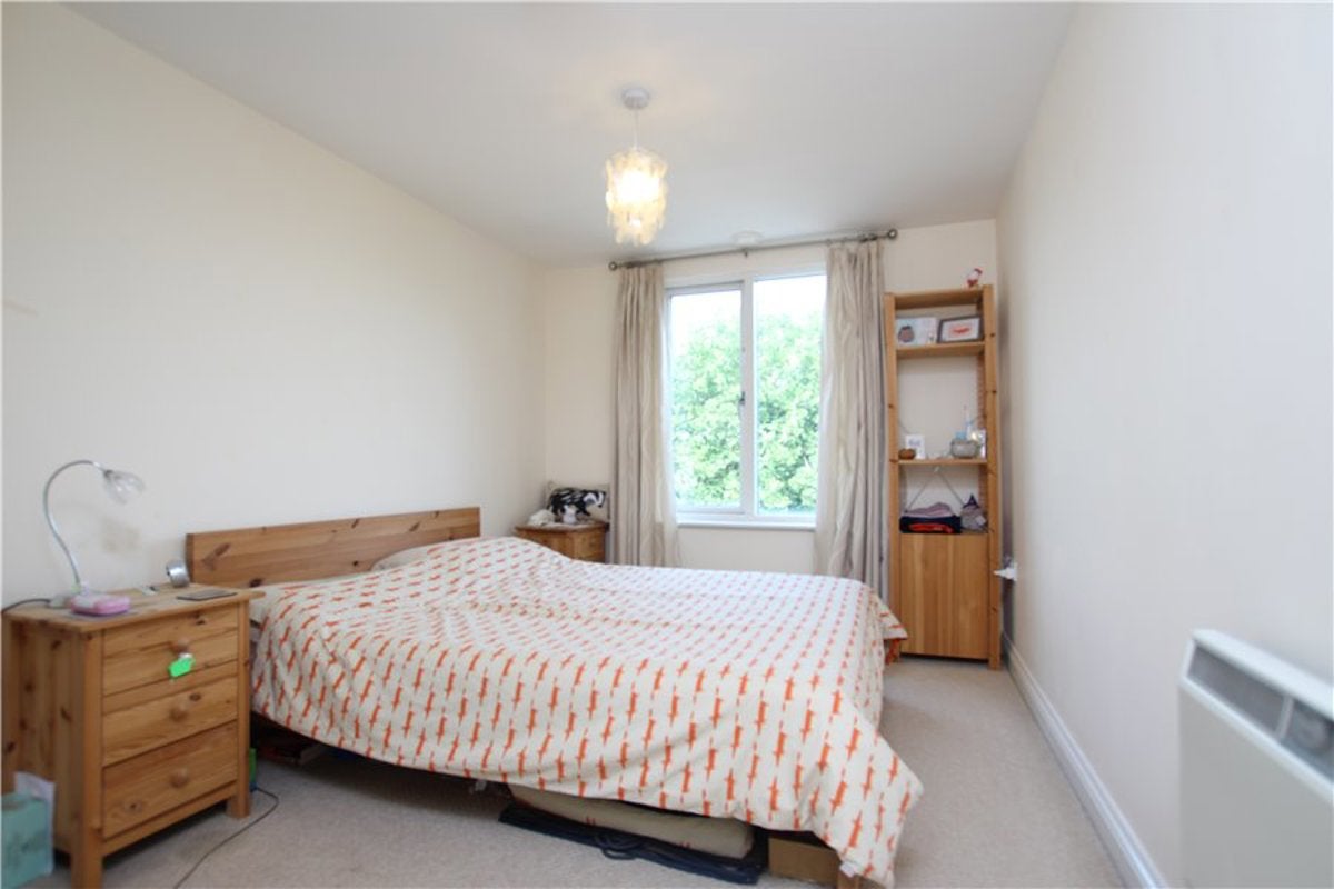 Flat Loiner Court in Leeds