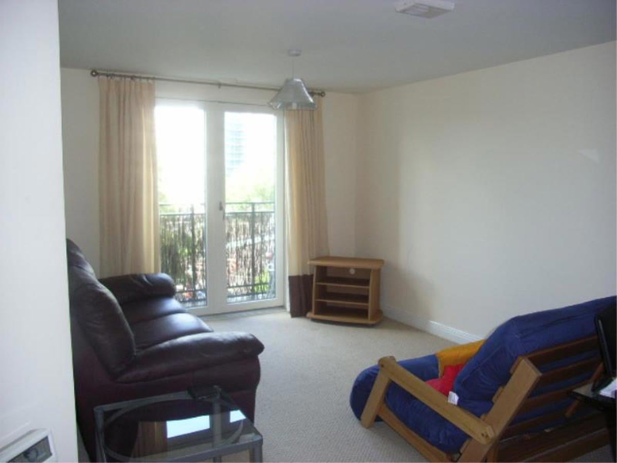 Flat Loiner Court in Leeds