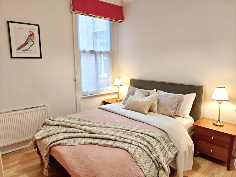 Room Chatsworth Gardens in Greater London