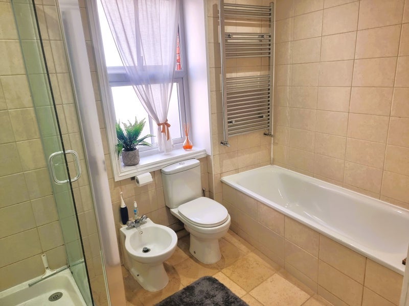 Room Chatsworth Gardens in Greater London