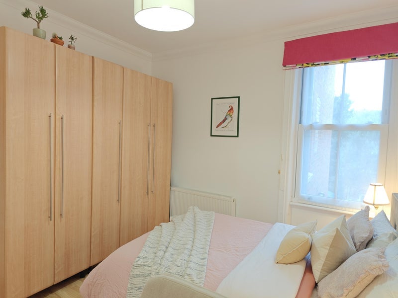 Room Chatsworth Gardens in Greater London
