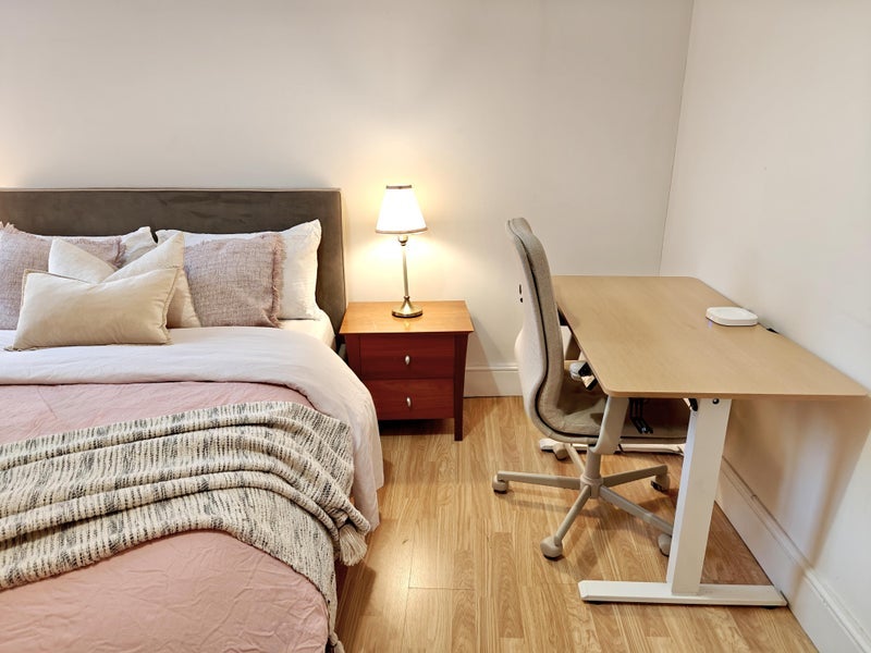 Room Chatsworth Gardens in Greater London
