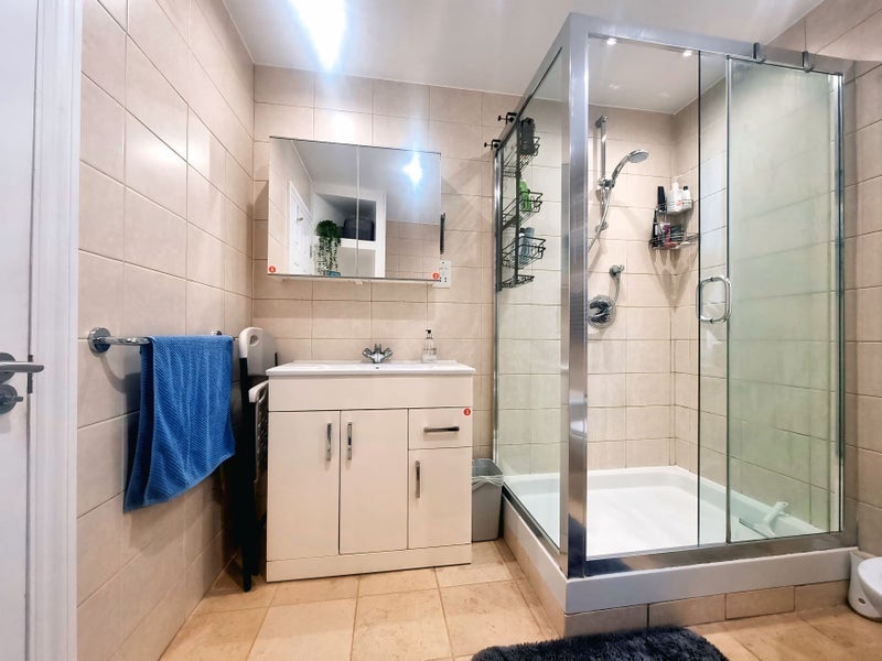 Room Chatsworth Gardens in Greater London