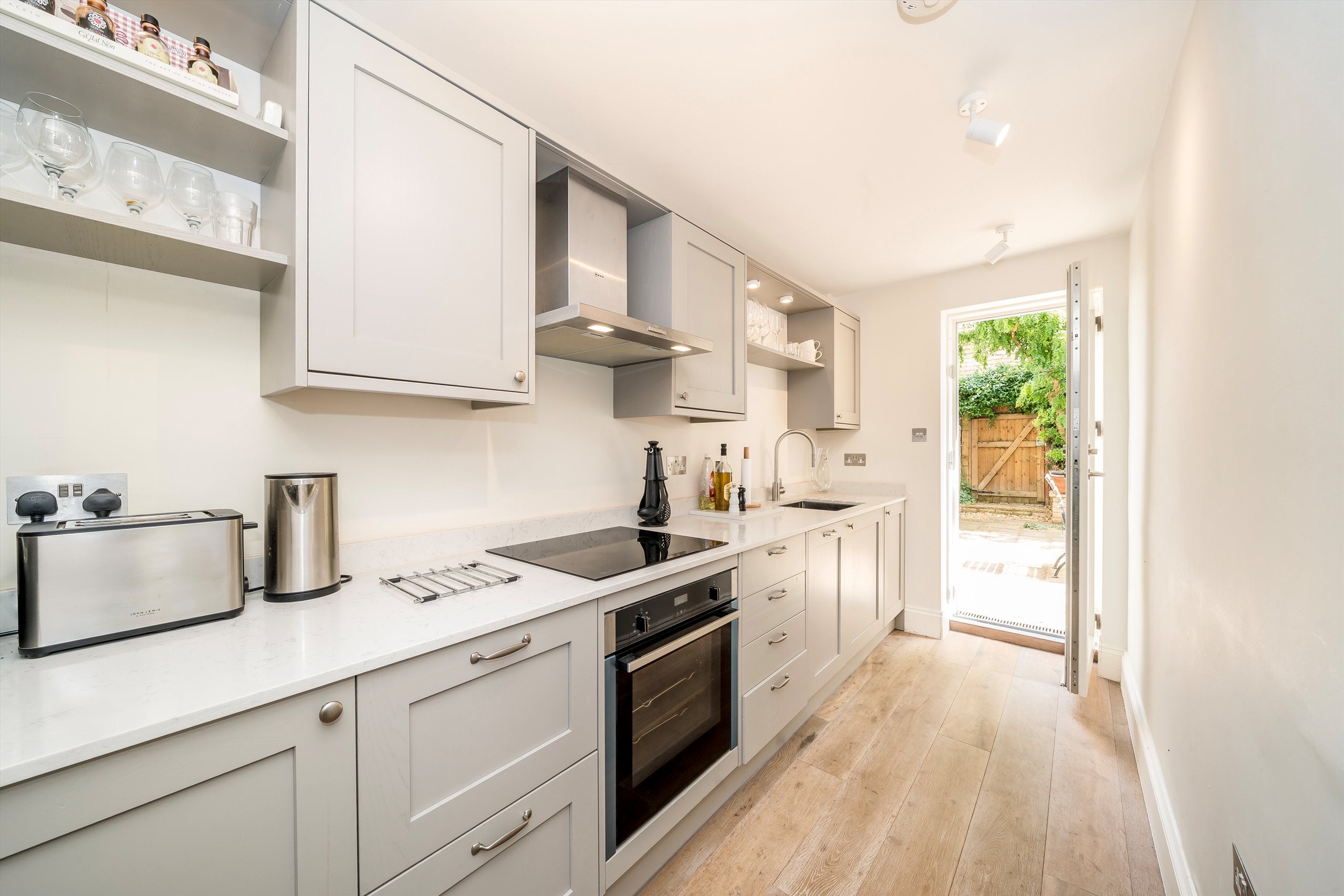 Flat Clarendon Road in Greater London