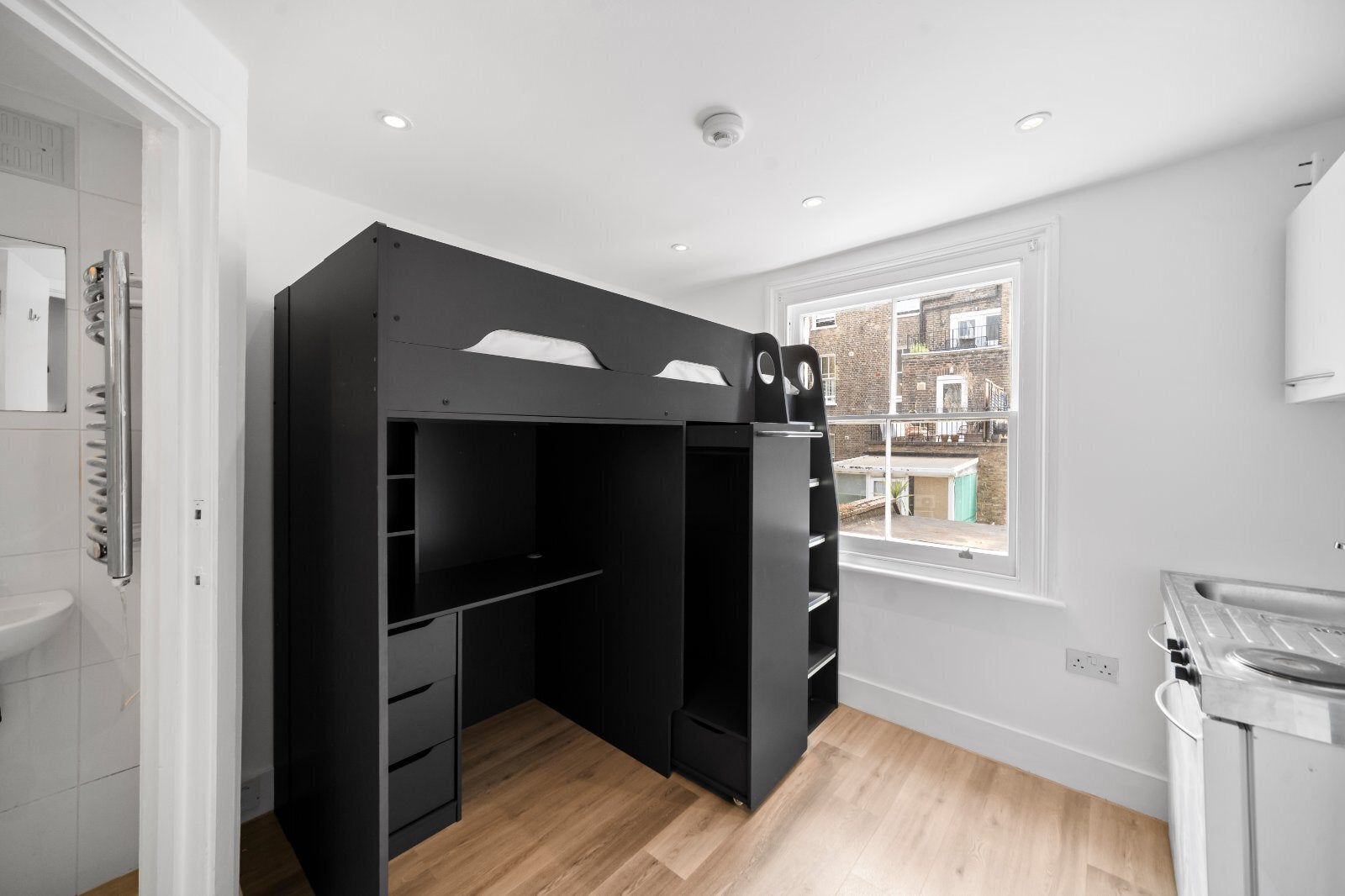 Flat Old Brompton Road in Greater London