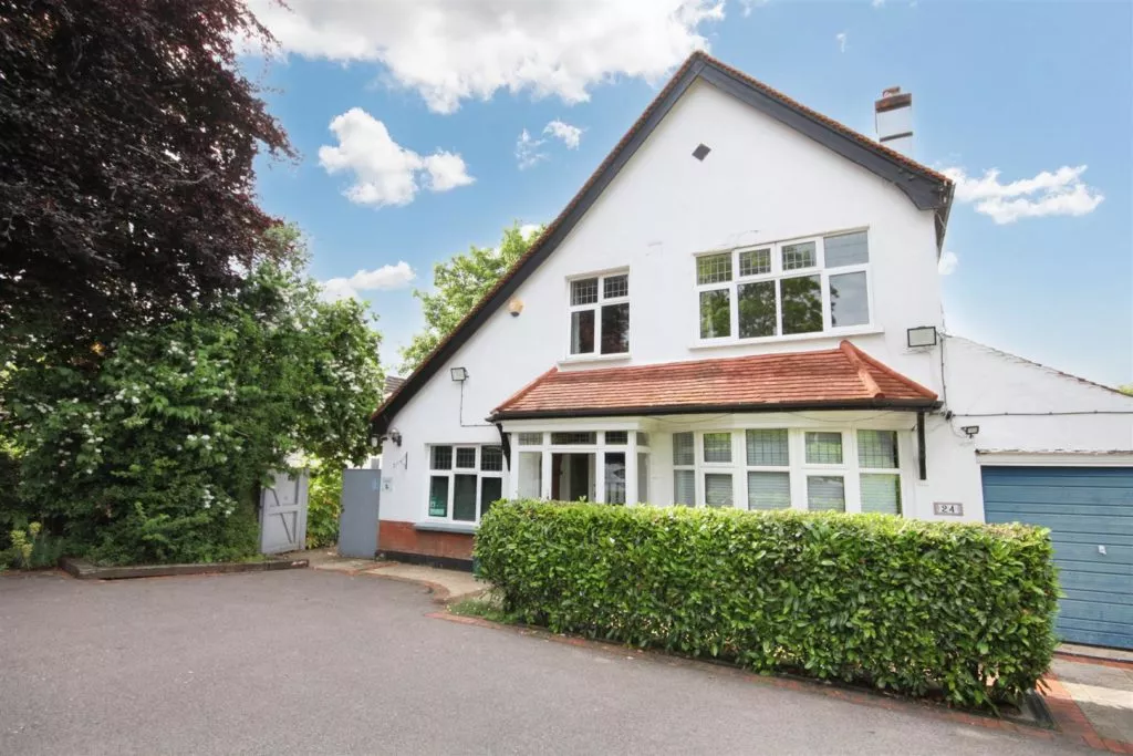Flat Lower Road in Mole Valley