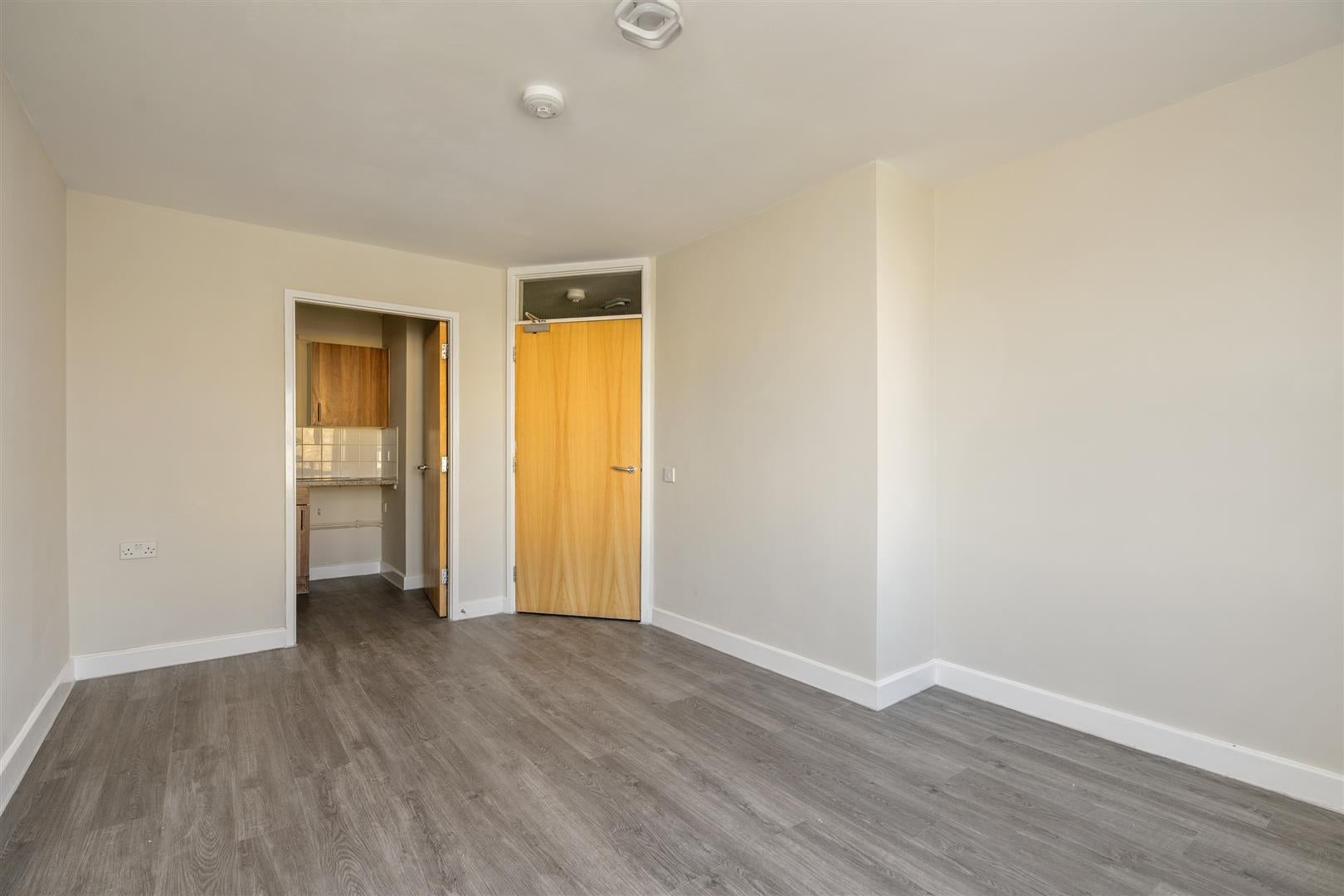 Flat Sedgley Road West in Sandwell