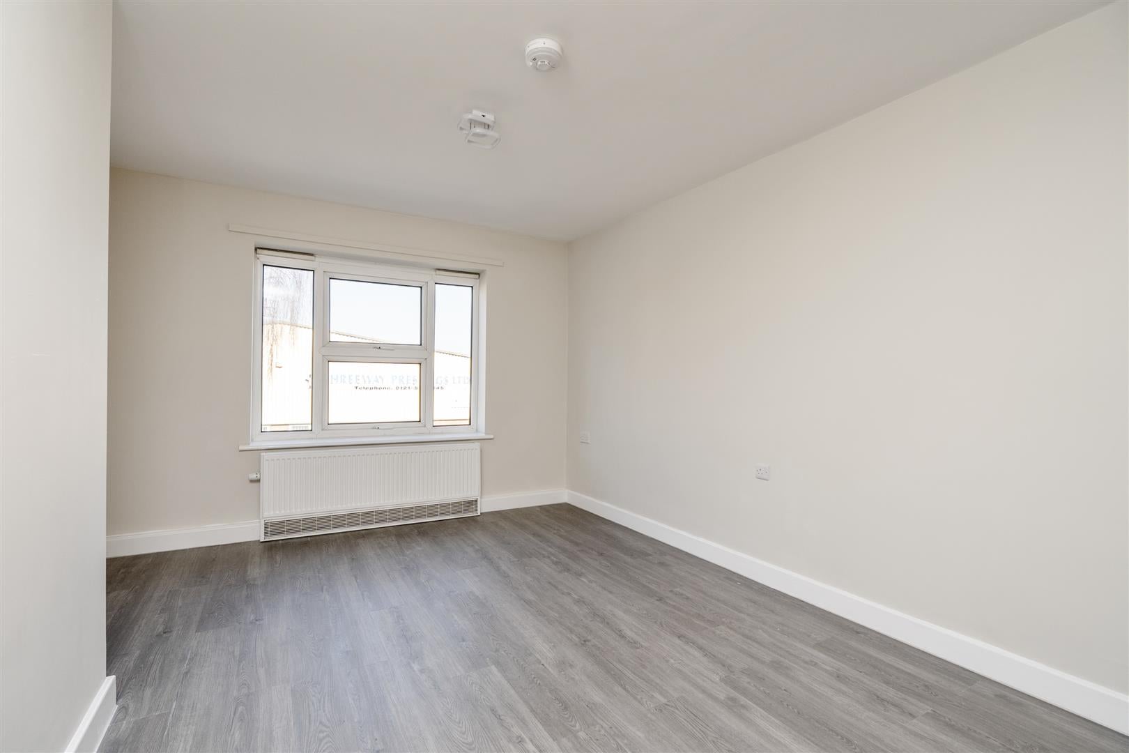 Flat Sedgley Road West in Sandwell