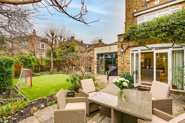 House Peterborough Villas in Greater London