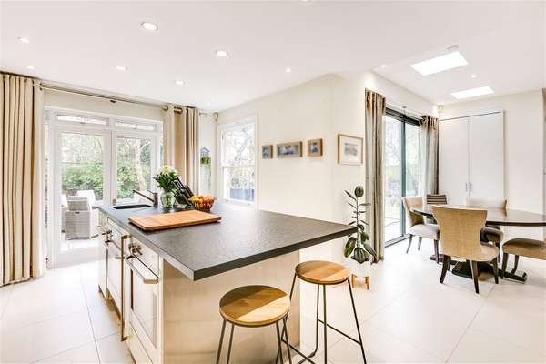 House Peterborough Villas in Greater London