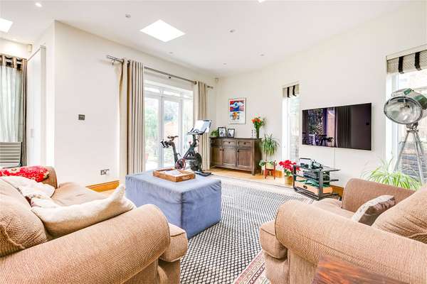 House Peterborough Villas in Greater London