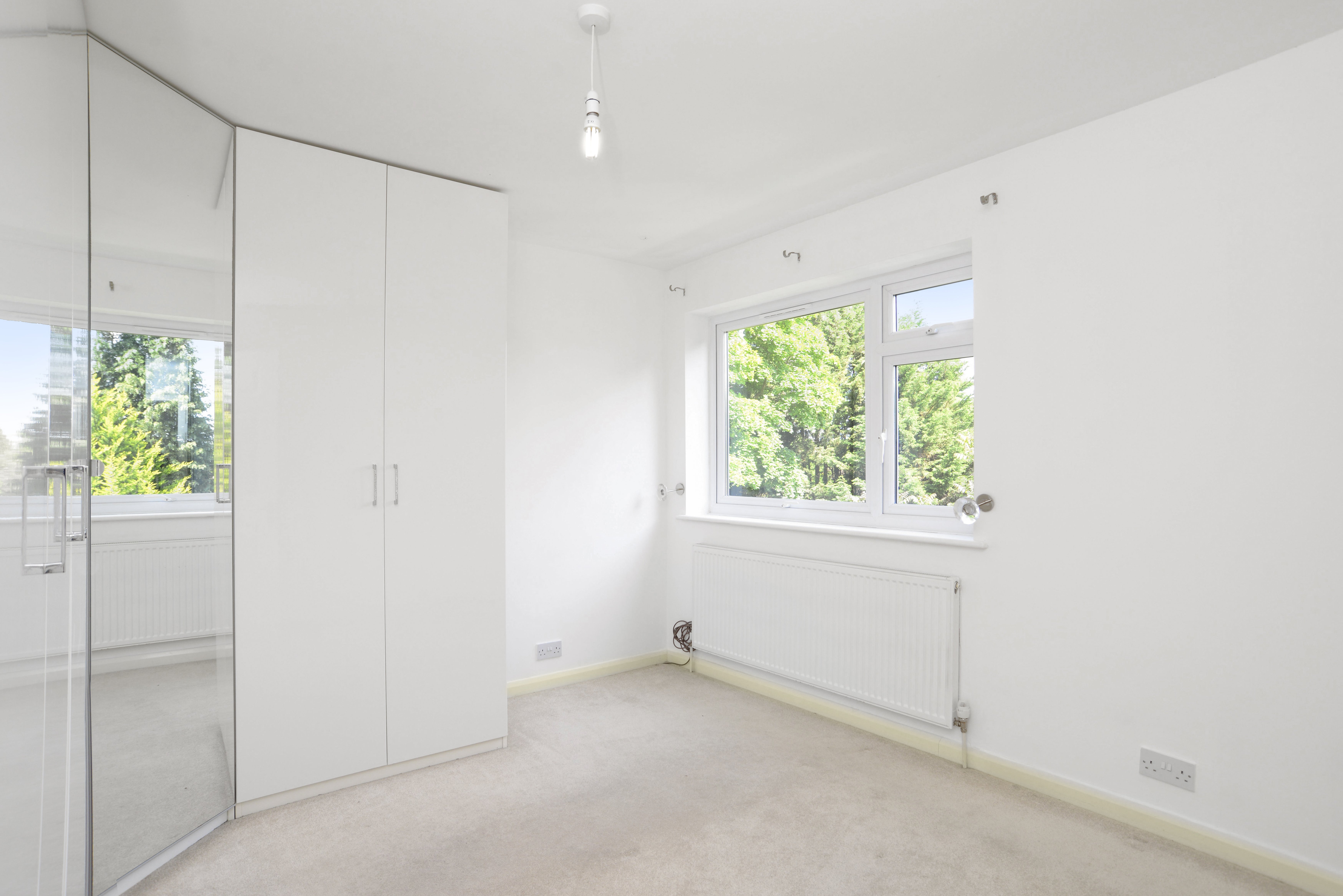 Flat Coniston Court in Elmbridge
