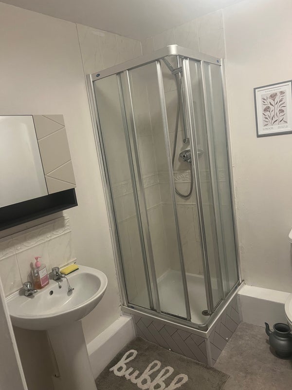 Room Banksman Close in Nottingham