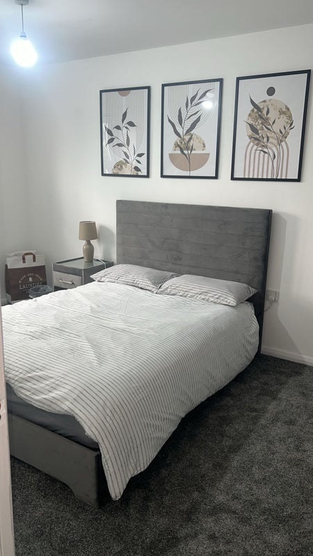 Room Banksman Close in Nottingham