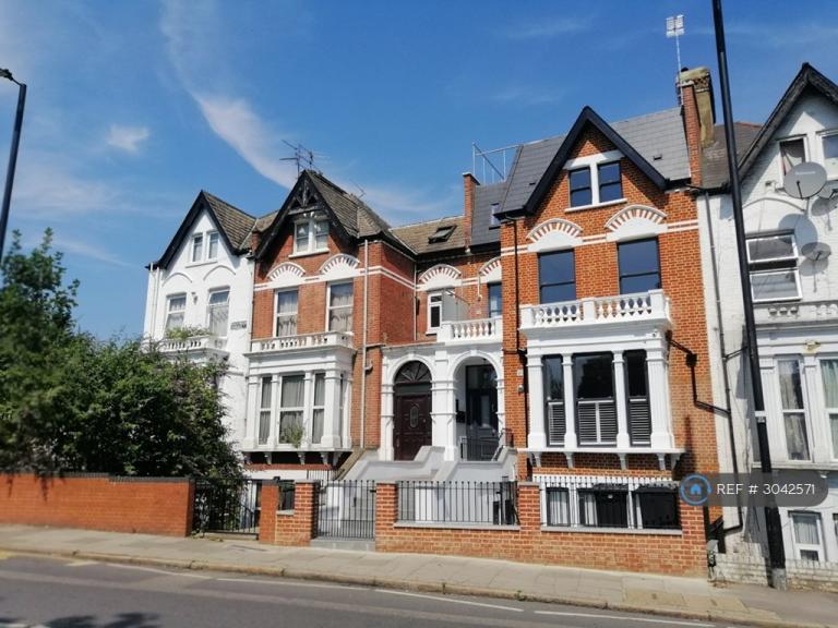Flat Endymion Road in Greater London