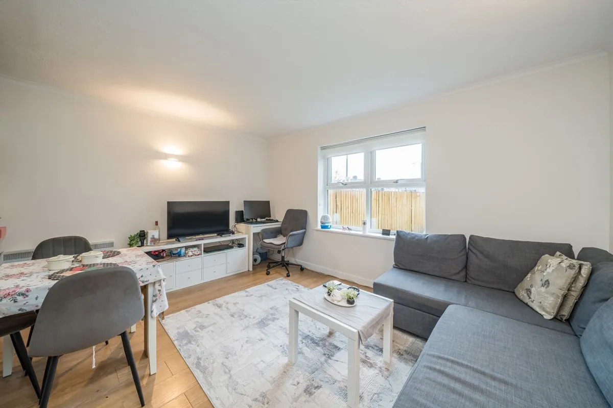 Flat Butterfield Close in Greater London