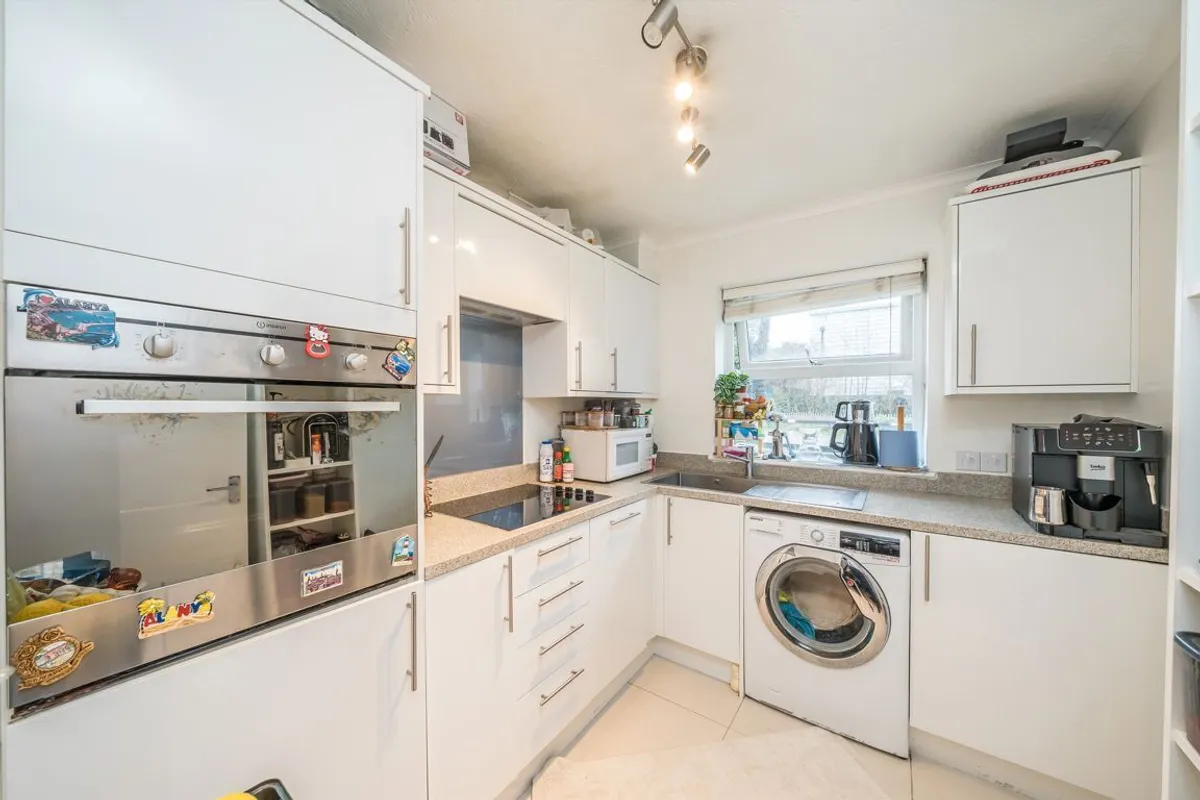 Flat Butterfield Close in Greater London