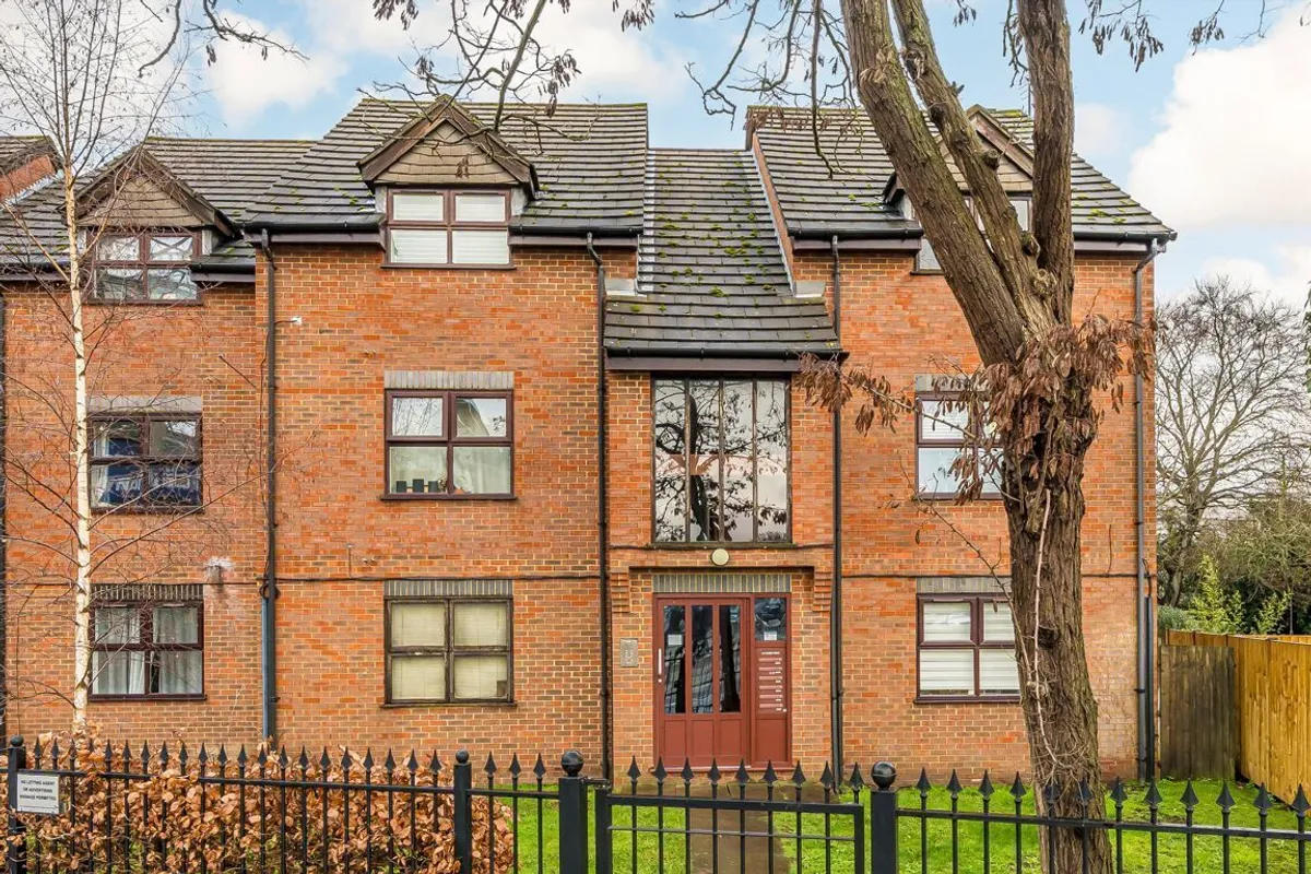 Flat Butterfield Close in Greater London