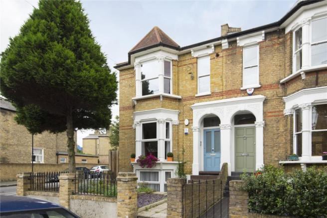 Room Sach Road in Greater London